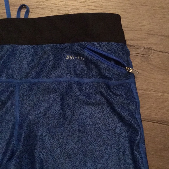 Brand new blue nike printed relay crop tight - Picture 5 of 8